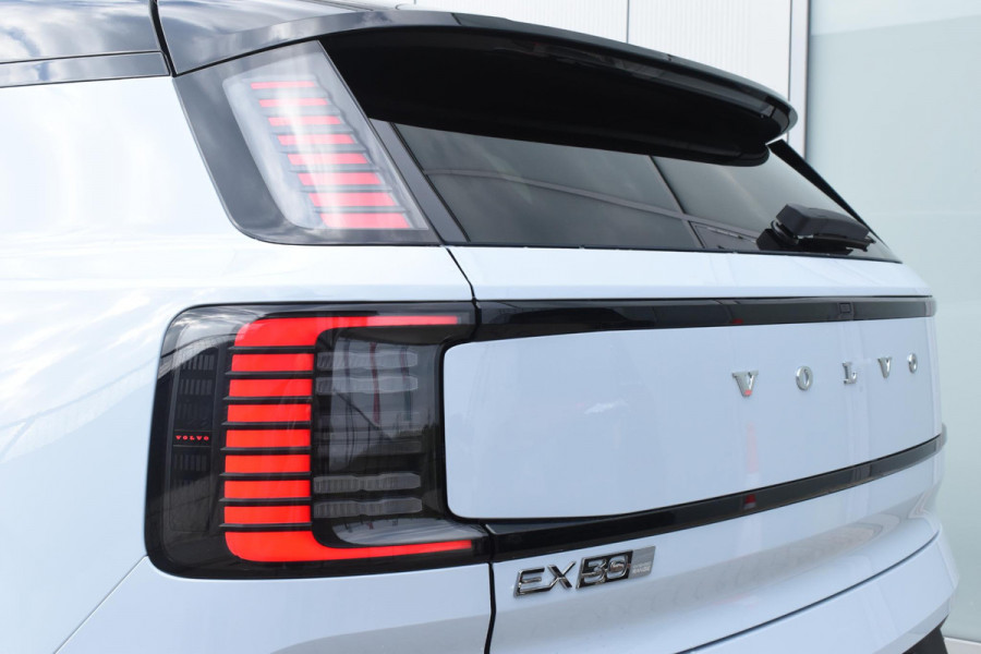 Volvo EX30 Single Motor Extended Range Plus Europa 69 kWh / Adaptive Cruise control / Extra getint glas / Climate Pack / Achteruitrijcamera / Elektrisch verstelbare stoelen / Parkeersensoren V+A