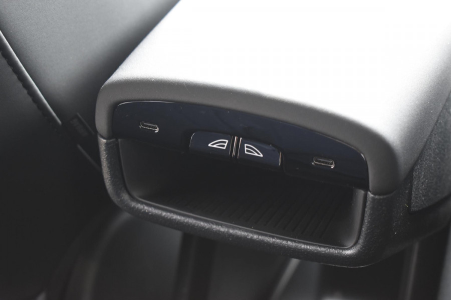 Volvo EX30 Single Motor Extended Range Plus Europa 69 kWh / Adaptive Cruise control / Extra getint glas / Climate Pack / Achteruitrijcamera / Elektrisch verstelbare stoelen / Parkeersensoren V+A