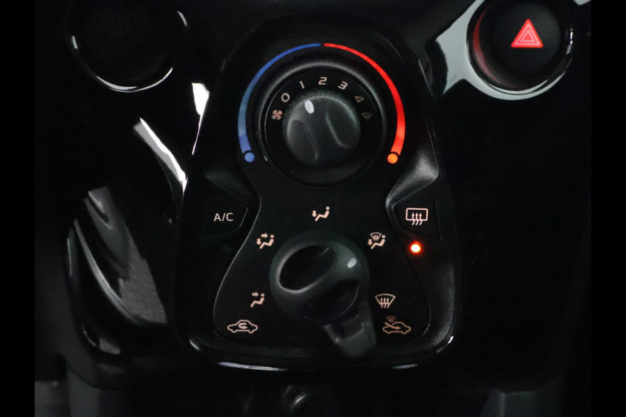 Toyota Aygo 1.0 VVT-i X-Joy Pack | Apple Carplay & AndroidAUTO | Lichtmetalen velgen | Privacy Glass |