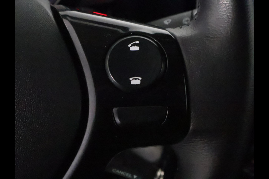 Toyota Aygo 1.0 VVT-i X-Joy Pack | Apple Carplay & AndroidAUTO | Lichtmetalen velgen | Privacy Glass |