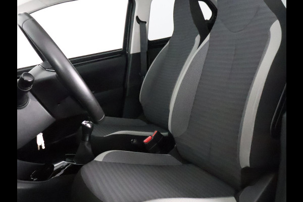 Toyota Aygo 1.0 VVT-i X-Joy Pack | Apple Carplay & AndroidAUTO | Lichtmetalen velgen | Privacy Glass |