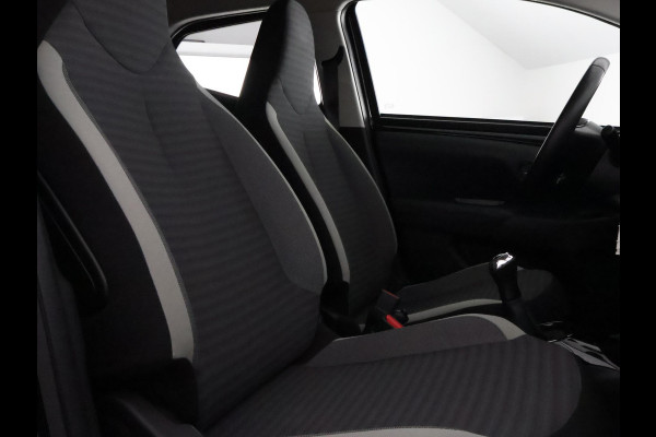 Toyota Aygo 1.0 VVT-i X-Joy Pack | Apple Carplay & AndroidAUTO | Lichtmetalen velgen | Privacy Glass |