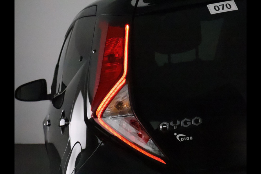 Toyota Aygo 1.0 VVT-i X-Joy Pack | Apple Carplay & AndroidAUTO | Lichtmetalen velgen | Privacy Glass |