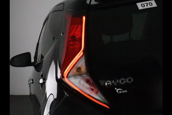 Toyota Aygo 1.0 VVT-i X-Joy Pack | Apple Carplay & AndroidAUTO | Lichtmetalen velgen | Privacy Glass |