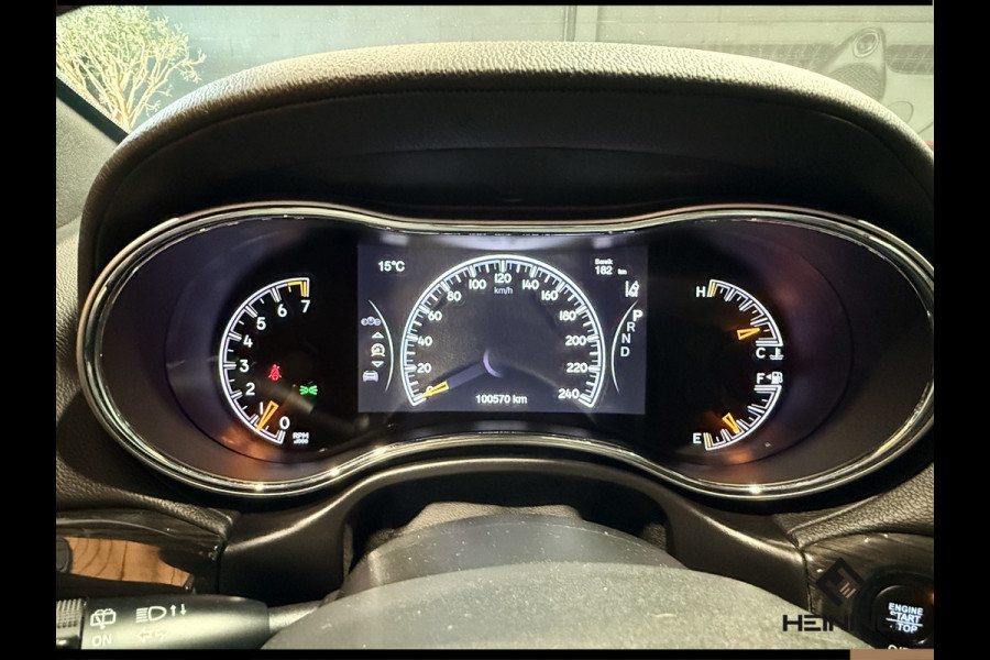 Jeep Grand Cherokee 3.6 Overland. Leer. Navi. Apple-carplay. Trekhaak. Van eerste eigenaar. BTW.