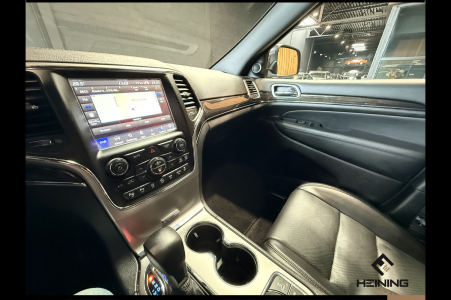 Jeep Grand Cherokee 3.6 Overland. Leer. Navi. Apple-carplay. Trekhaak. Van eerste eigenaar. BTW.