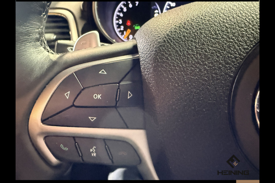 Jeep Grand Cherokee 3.6 Overland. Leer. Navi. Apple-carplay. Trekhaak. Van eerste eigenaar. BTW.