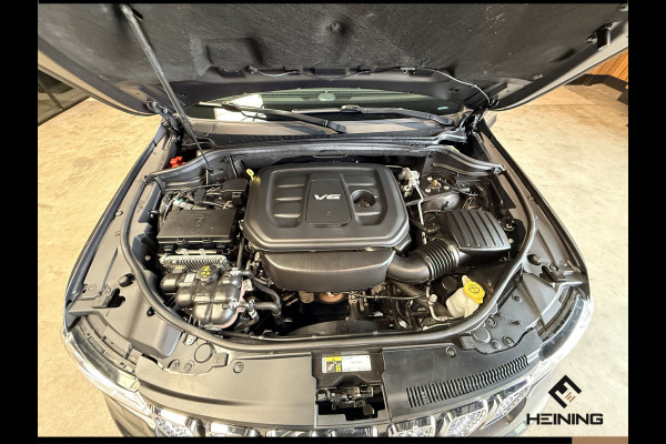 Jeep Grand Cherokee 3.6 Overland. Leer. Navi. Apple-carplay. Trekhaak. Van eerste eigenaar. BTW.