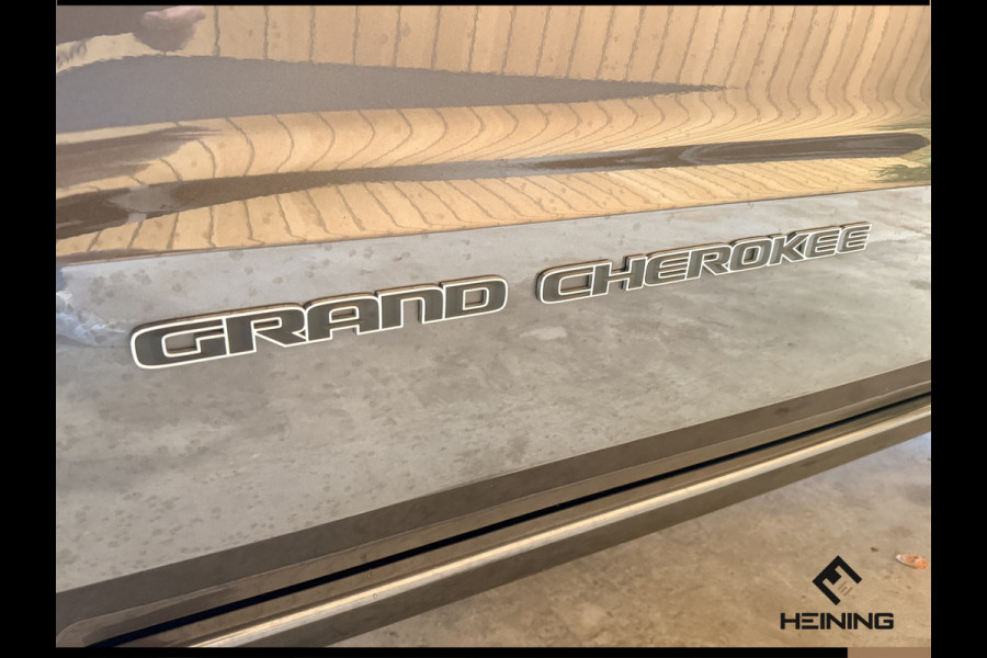 Jeep Grand Cherokee 3.6 Overland. Leer. Navi. Apple-carplay. Trekhaak. Van eerste eigenaar. BTW.