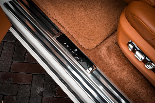 Rolls-Royce Phantom 6.7 V12 Starlight Headliner Rear Theatre Individual Rear Seats 22-Inch Polished Wheels