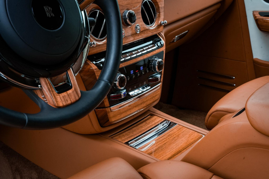 Rolls-Royce Phantom 6.7 V12 Starlight Headliner Rear Theatre Individual Rear Seats 22-Inch Polished Wheels