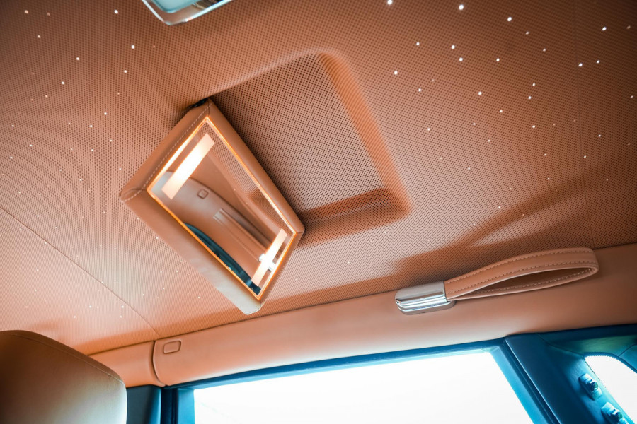 Rolls-Royce Phantom 6.7 V12 Starlight Headliner Rear Theatre Individual Rear Seats 22-Inch Polished Wheels