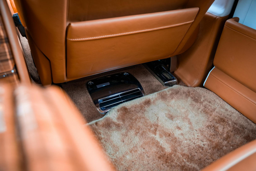 Rolls-Royce Phantom 6.7 V12 Starlight Headliner Rear Theatre Individual Rear Seats 22-Inch Polished Wheels