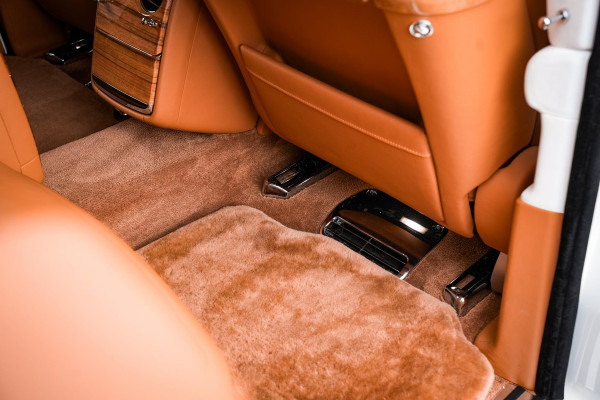 Rolls-Royce Phantom 6.7 V12 Starlight Headliner Rear Theatre Individual Rear Seats 22-Inch Polished Wheels