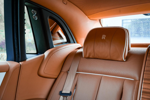Rolls-Royce Phantom 6.7 V12 Starlight Headliner Rear Theatre Individual Rear Seats 22-Inch Polished Wheels