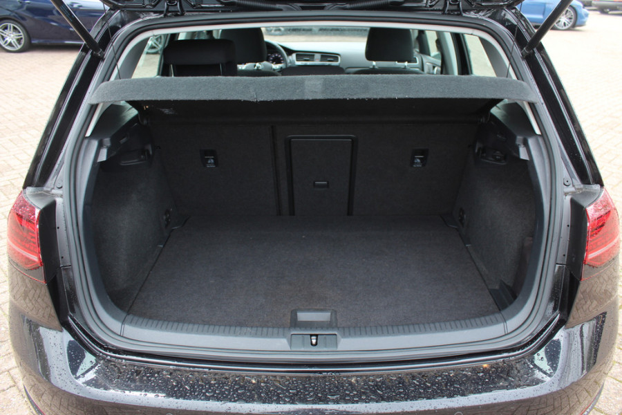 Volkswagen e-Golf e-Golf / SOH 93% / NL Auto! / CarPlay / Parkeerhulp V+A / 16'' / LED / DAB / ACC