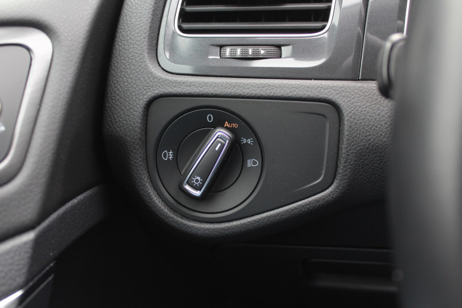 Volkswagen e-Golf e-Golf / SOH 93% / NL Auto! / CarPlay / Parkeerhulp V+A / 16'' / LED / DAB / ACC