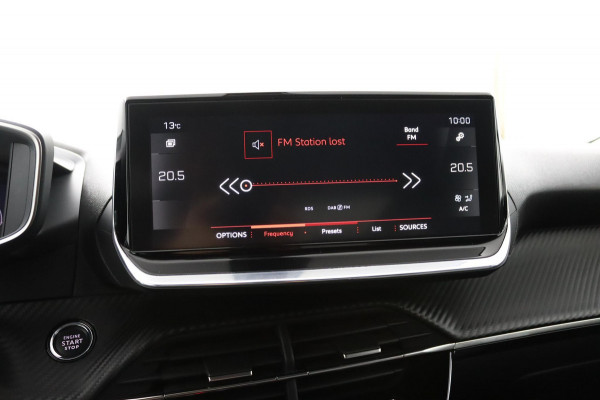 Peugeot 2008 1.2 Allure*CARPLAY*ACC*LANE-ASS*NAVI*CAM*ECC*HAAK*