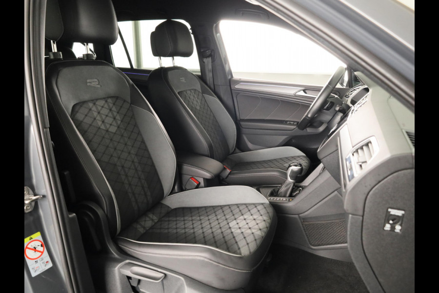 Volkswagen Tiguan 1.4 TSI eHybrid R-Line Business 245PK PHEV | Navigatie | Trekhaak | Parkeercamera | Adaptief onderstel | Black Style |