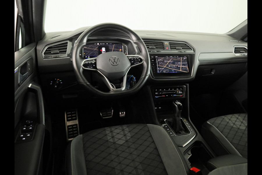 Volkswagen Tiguan 1.4 TSI eHybrid R-Line Business 245PK PHEV | Navigatie | Trekhaak | Parkeercamera | Adaptief onderstel | Black Style |
