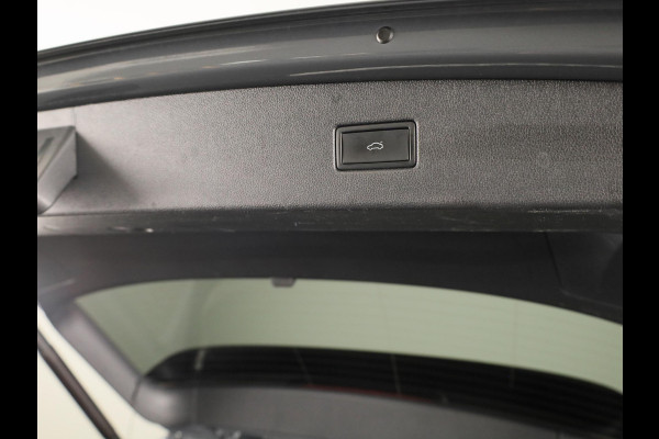 Volkswagen Tiguan 1.4 TSI eHybrid R-Line Business 245PK PHEV | Navigatie | Trekhaak | Parkeercamera | Adaptief onderstel | Black Style |