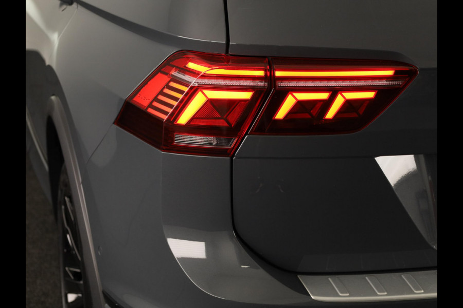 Volkswagen Tiguan 1.4 TSI eHybrid R-Line Business 245PK PHEV | Navigatie | Trekhaak | Parkeercamera | Adaptief onderstel | Black Style |