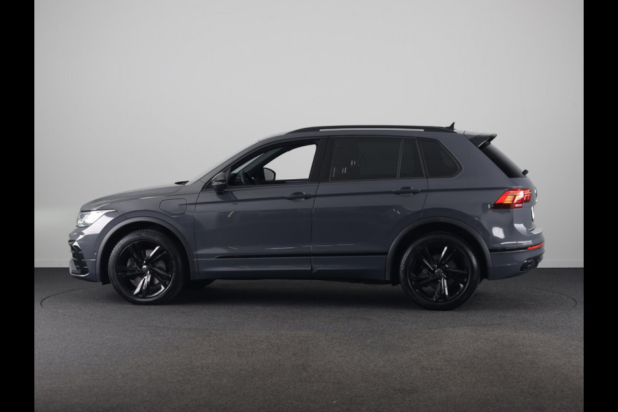 Volkswagen Tiguan 1.4 TSI eHybrid R-Line Business 245PK PHEV | Navigatie | Trekhaak | Parkeercamera | Adaptief onderstel | Black Style |