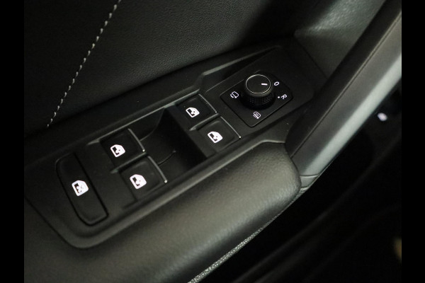Volkswagen Tiguan 1.4 TSI eHybrid R-Line Business 245PK PHEV | Navigatie | Trekhaak | Parkeercamera | Adaptief onderstel | Black Style |