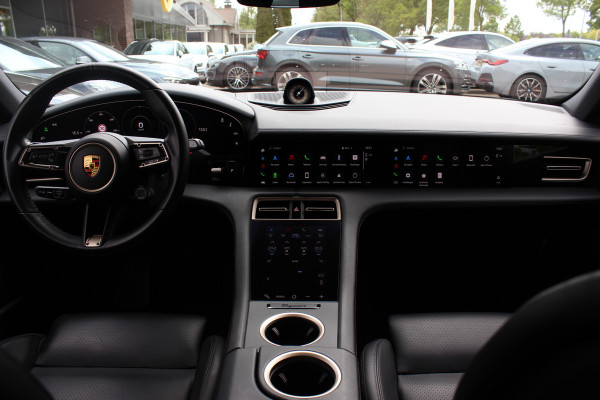Porsche Taycan Cross Turismo 4 93 kWh / Vol opties! / SoH 90,3% / Panoramadak / 360Camera / Head-up / Achterasbesturing / Luchtvering / Sportdesign&Chrono / Adaptieve Stoelen / 21'' / Bose / Keyless / Stoelverwarming 4x / Stuurve