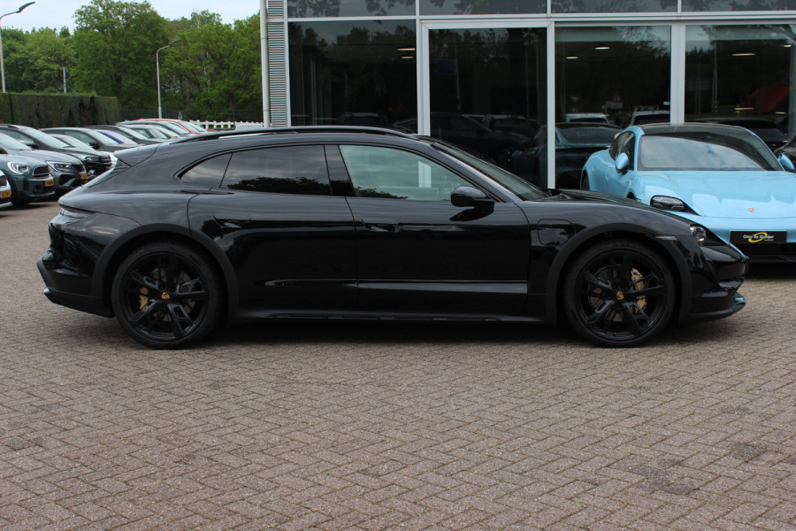 Porsche Taycan Cross Turismo 4 93 kWh / Vol opties! / SoH 90,3% / Panoramadak / 360Camera / Head-up / Achterasbesturing / Luchtvering / Sportdesign&Chrono / Adaptieve Stoelen / 21'' / Bose / Keyless / Stoelverwarming 4x / Stuurve