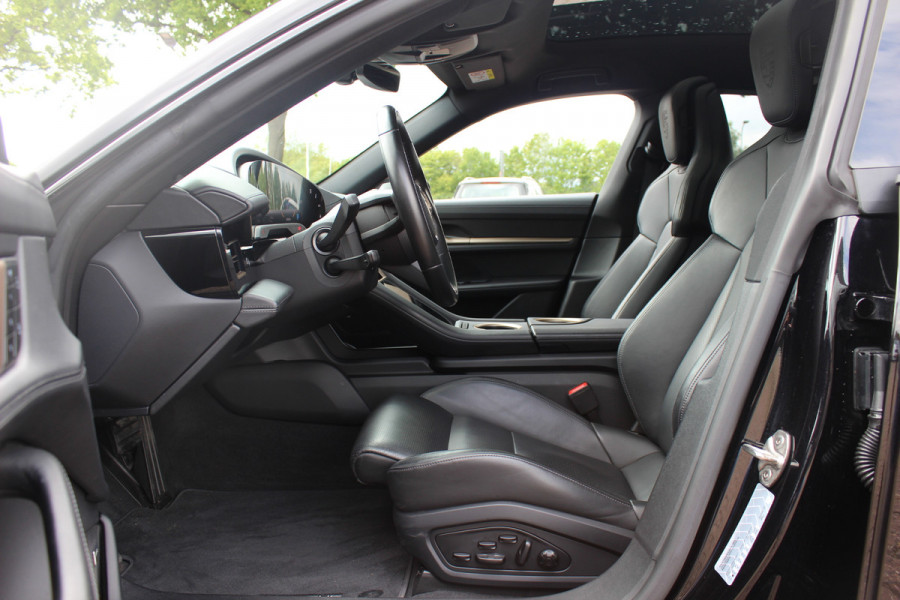 Porsche Taycan Cross Turismo 4 93 kWh / Vol opties! / SoH 90,3% / Panoramadak / 360Camera / Head-up / Achterasbesturing / Luchtvering / Sportdesign&Chrono / Adaptieve Stoelen / 21'' / Bose / Keyless / Stoelverwarming 4x / Stuurve