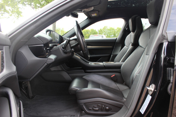 Porsche Taycan Cross Turismo 4 93 kWh / Vol opties! / SoH 90,3% / Panoramadak / 360Camera / Head-up / Achterasbesturing / Luchtvering / Sportdesign&Chrono / Adaptieve Stoelen / 21'' / Bose / Keyless / Stoelverwarming 4x / Stuurve