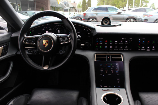 Porsche Taycan Cross Turismo 4 93 kWh / Vol opties! / SoH 90,3% / Panoramadak / 360Camera / Head-up / Achterasbesturing / Luchtvering / Sportdesign&Chrono / Adaptieve Stoelen / 21'' / Bose / Keyless / Stoelverwarming 4x / Stuurve
