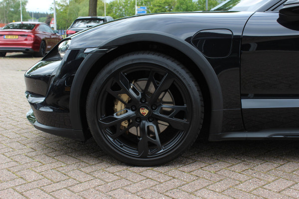 Porsche Taycan Cross Turismo 4 93 kWh / Vol opties! / SoH 90,3% / Panoramadak / 360Camera / Head-up / Achterasbesturing / Luchtvering / Sportdesign&Chrono / Adaptieve Stoelen / 21'' / Bose / Keyless / Stoelverwarming 4x / Stuurve