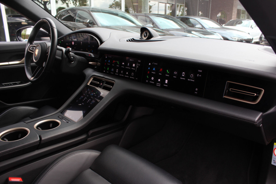 Porsche Taycan Cross Turismo 4 93 kWh / Vol opties! / SoH 90,3% / Panoramadak / 360Camera / Head-up / Achterasbesturing / Luchtvering / Sportdesign&Chrono / Adaptieve Stoelen / 21'' / Bose / Keyless / Stoelverwarming 4x / Stuurve
