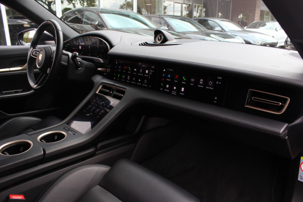 Porsche Taycan Cross Turismo 4 93 kWh / Vol opties! / SoH 90,3% / Panoramadak / 360Camera / Head-up / Achterasbesturing / Luchtvering / Sportdesign&Chrono / Adaptieve Stoelen / 21'' / Bose / Keyless / Stoelverwarming 4x / Stuurve