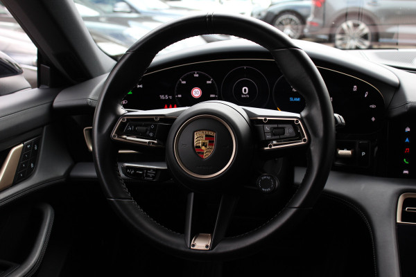 Porsche Taycan Cross Turismo 4 93 kWh / Vol opties! / SoH 90,3% / Panoramadak / 360Camera / Head-up / Achterasbesturing / Luchtvering / Sportdesign&Chrono / Adaptieve Stoelen / 21'' / Bose / Keyless / Stoelverwarming 4x / Stuurve