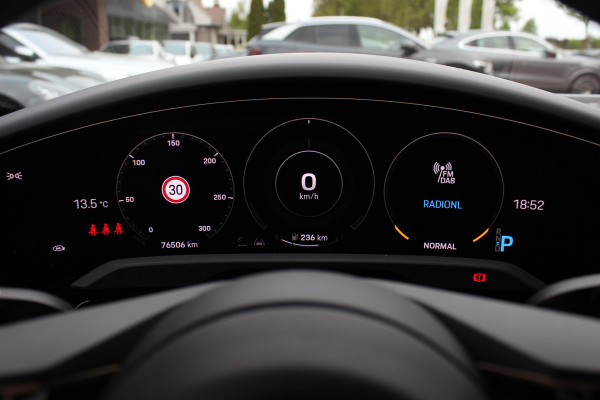 Porsche Taycan Cross Turismo 4 93 kWh / Vol opties! / SoH 90,3% / Panoramadak / 360Camera / Head-up / Achterasbesturing / Luchtvering / Sportdesign&Chrono / Adaptieve Stoelen / 21'' / Bose / Keyless / Stoelverwarming 4x / Stuurve