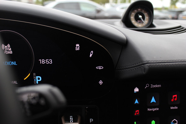 Porsche Taycan Cross Turismo 4 93 kWh / Vol opties! / SoH 90,3% / Panoramadak / 360Camera / Head-up / Achterasbesturing / Luchtvering / Sportdesign&Chrono / Adaptieve Stoelen / 21'' / Bose / Keyless / Stoelverwarming 4x / Stuurve