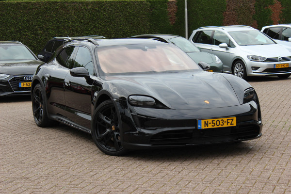 Porsche Taycan Cross Turismo 4 93 kWh / Vol opties! / SoH 90,3% / Panoramadak / 360Camera / Head-up / Achterasbesturing / Luchtvering / Sportdesign&Chrono / Adaptieve Stoelen / 21'' / Bose / Keyless / Stoelverwarming 4x / Stuurve
