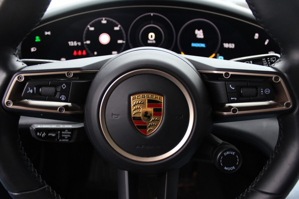 Porsche Taycan Cross Turismo 4 93 kWh / Vol opties! / SoH 90,3% / Panoramadak / 360Camera / Head-up / Achterasbesturing / Luchtvering / Sportdesign&Chrono / Adaptieve Stoelen / 21'' / Bose / Keyless / Stoelverwarming 4x / Stuurve
