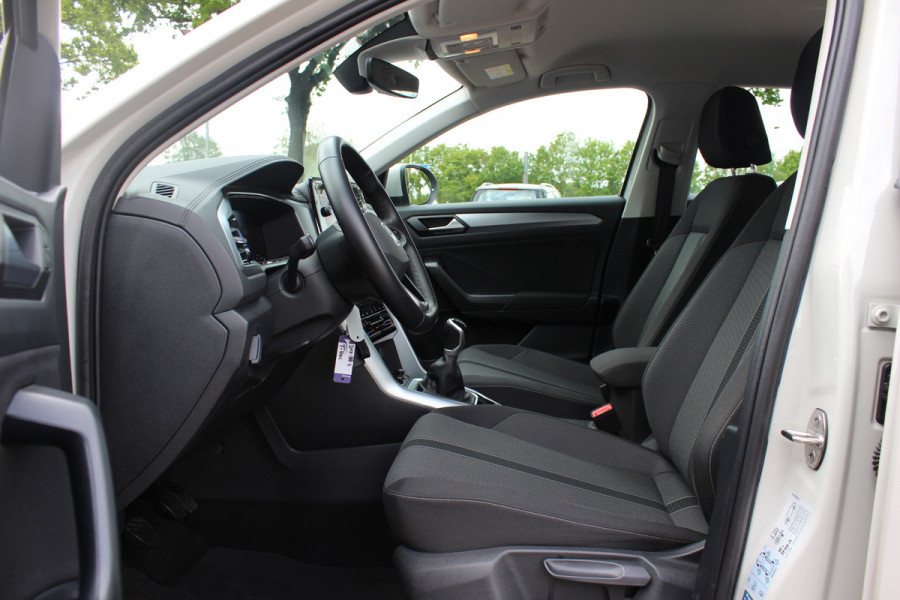 Volkswagen T-Roc 1.0 TSI Life Edition / Camera / CarPlay / Keyless / 17'' / Stoelverwarming / DAB / ACC / Climate Control