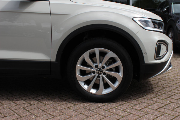 Volkswagen T-Roc 1.0 TSI Life Edition / Camera / CarPlay / Keyless / 17'' / Stoelverwarming / DAB / ACC / Climate Control