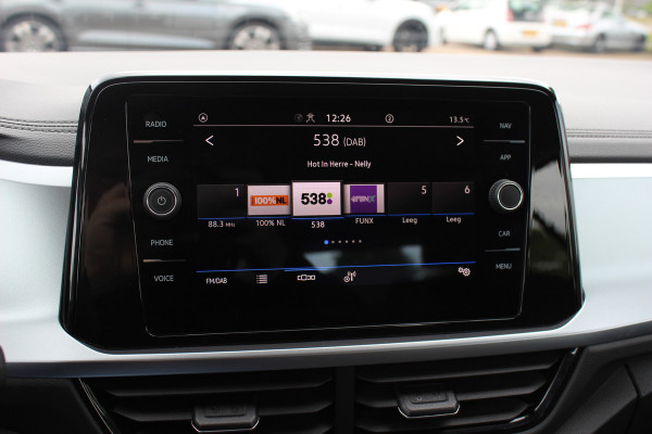 Volkswagen T-Roc 1.0 TSI Life Edition / Camera / CarPlay / Keyless / 17'' / Stoelverwarming / DAB / ACC / Climate Control