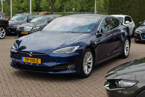 Tesla Model S 75D Base / Autopilot 2.5 / Panoramadak / Camera / Premium Audio / Luchtvering / Navigatie / 19'' / Stoelverwarming / Keyless