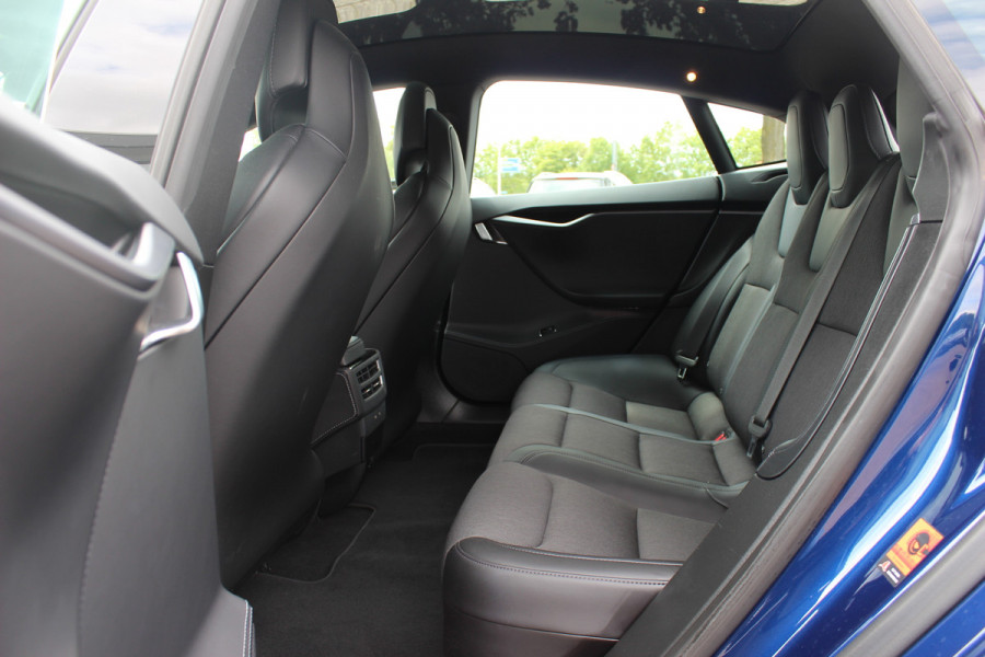 Tesla Model S 75D Base / Autopilot 2.5 / Panoramadak / Camera / Premium Audio / Luchtvering / Navigatie / 19'' / Stoelverwarming / Keyless