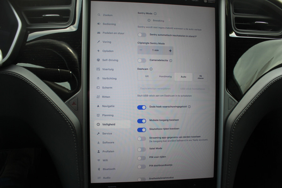 Tesla Model S 75D Base / Autopilot 2.5 / Panoramadak / Camera / Premium Audio / Luchtvering / Navigatie / 19'' / Stoelverwarming / Keyless