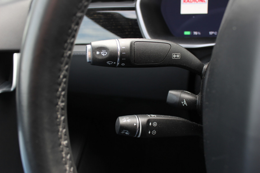 Tesla Model S 75D Base / Autopilot 2.5 / Panoramadak / Camera / Premium Audio / Luchtvering / Navigatie / 19'' / Stoelverwarming / Keyless