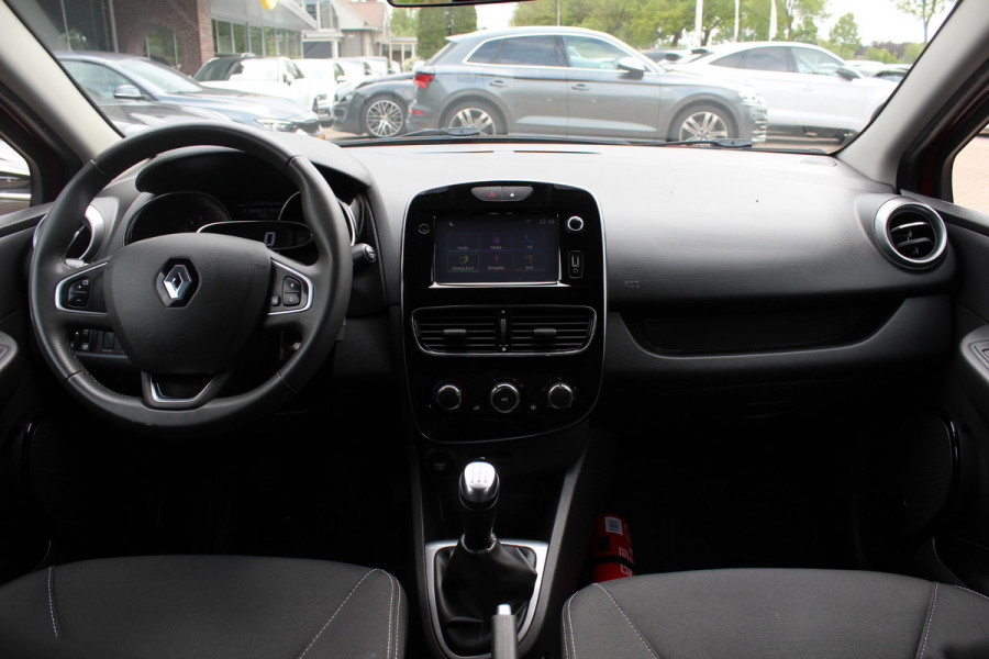 Renault Clio Estate 0.9 TCe Limited / Trekhaak / Navigatie / Parkeerhulp achter / 16'' / DAB / Cruise Control