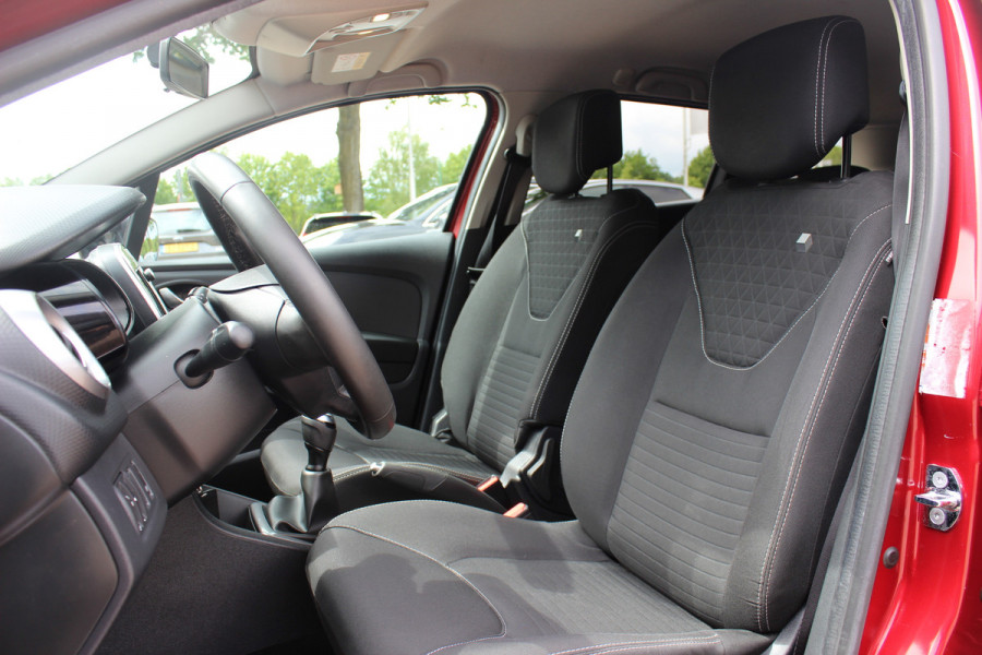 Renault Clio Estate 0.9 TCe Limited / Trekhaak / Navigatie / Parkeerhulp achter / 16'' / DAB / Cruise Control